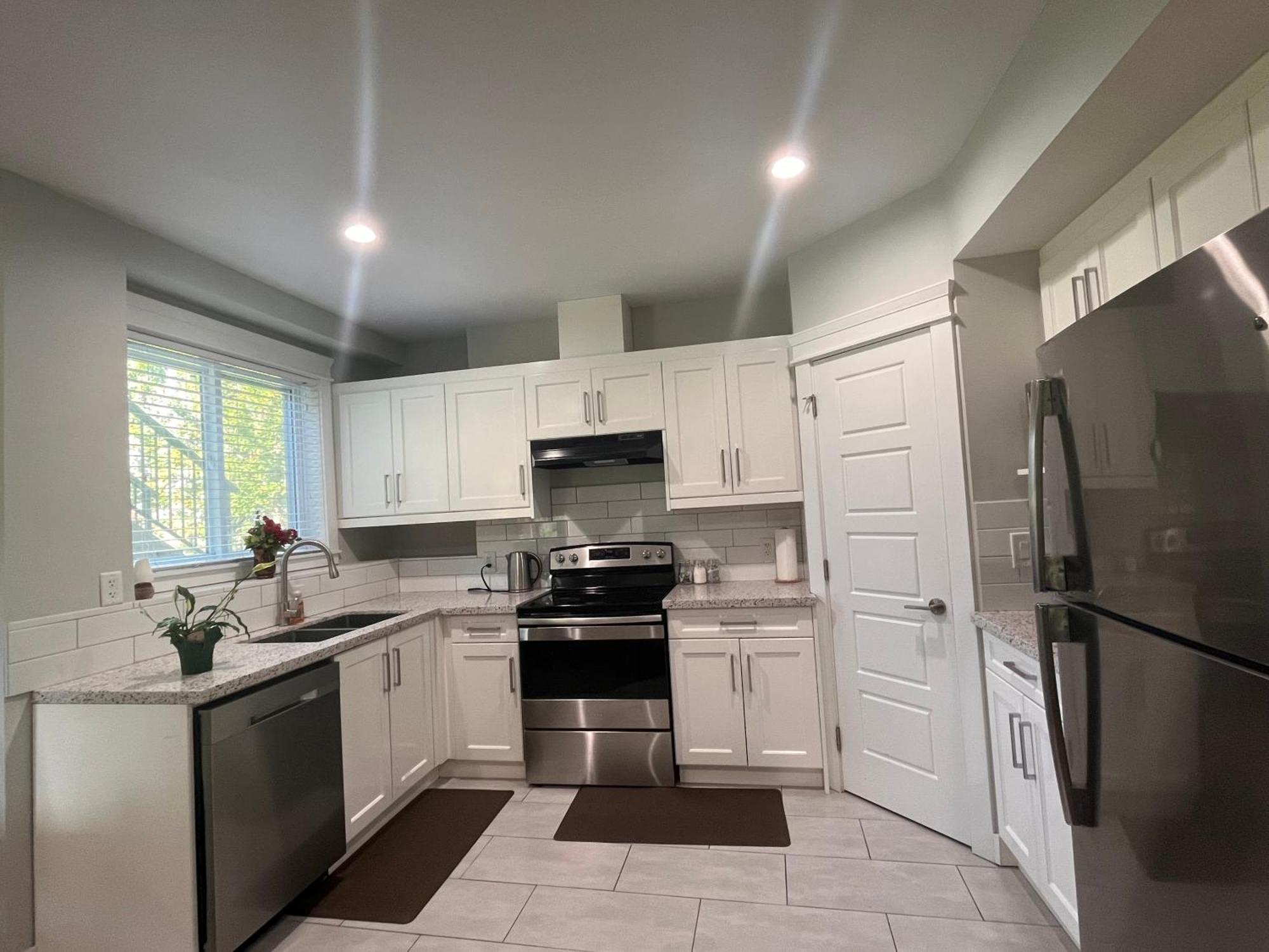 2 Bedroom Suite With Full Kitchen Revelstoke Ngoại thất bức ảnh