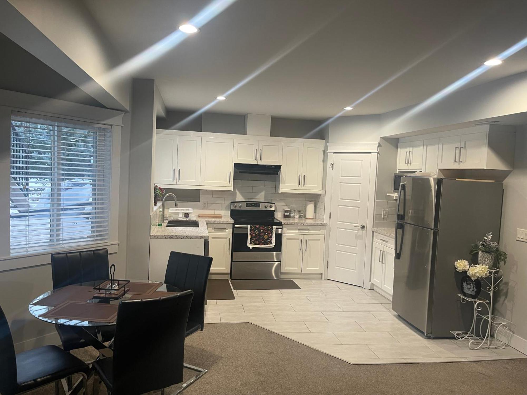 2 Bedroom Suite With Full Kitchen Revelstoke Ngoại thất bức ảnh